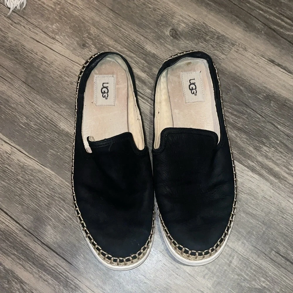 UGG Caleel Black leather espadrille woman’s size 9.5